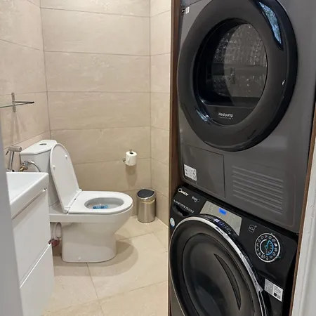 Villa Versailles 2 *